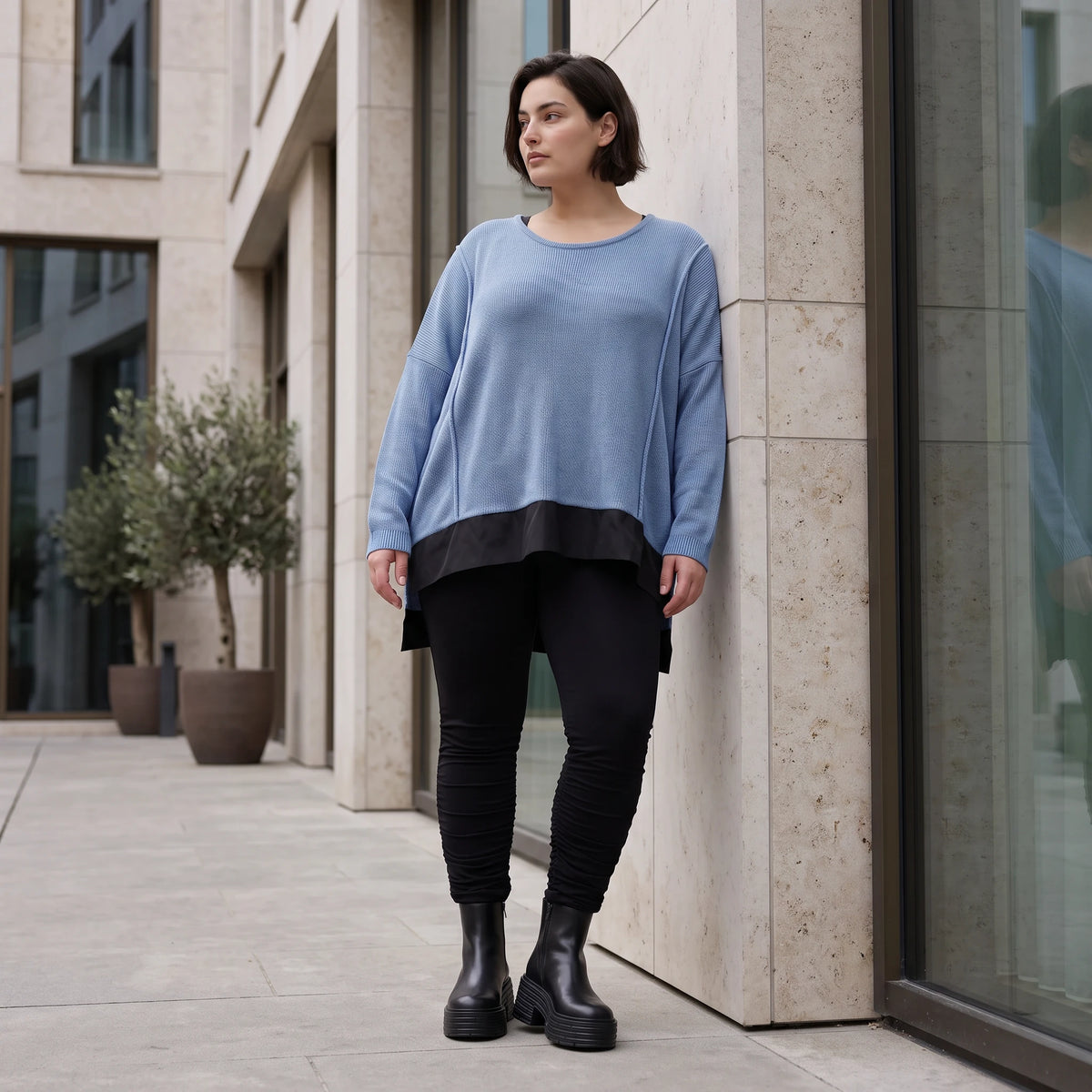 Strickpullover aus Baumwolle weich und warm mit Vokuhila Schnitt und Seitenschlitzen
