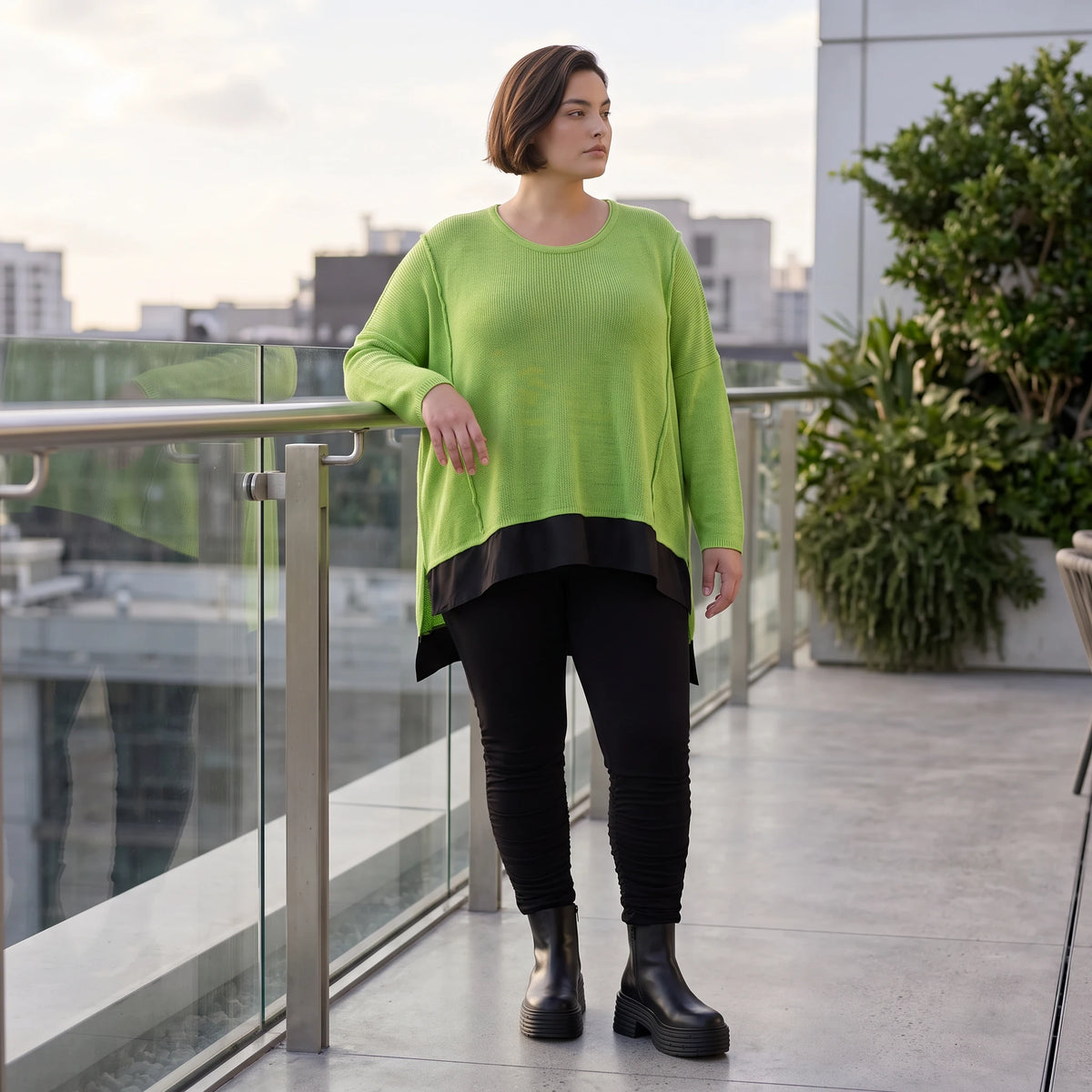 Strickshirt Matchagrün Baumwolle Memorytaft gerader Schnitt vorne kurz hinten lang weich
