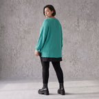 Strickpullover aus stretchiger Baumwolle mit Rundhalsausschnitt und hinten längerem Saum