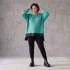 Strickpullover aus stretchiger Baumwolle mit Rundhalsausschnitt und hinten längerem Saum