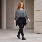 Baumwollstrickpullover mit V-Ausschnitt in kastiger Form und seitlichen Saumschlitzen