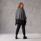 Baumwollstrickpullover mit V-Ausschnitt in kastiger Form und seitlichen Saumschlitzen