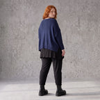 Navy Strickpullover aus Baumwolle mit V-Ausschnitt in kastiger Passform weich und locker