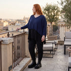 Navy Strickpullover aus Baumwolle mit V-Ausschnitt in kastiger Passform weich und locker