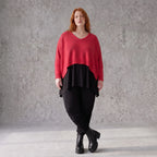 Strickpullover aus Baumwolle mit V-Ausschnitt kastiger Passform und seitlichen Schlitzen