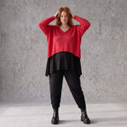 Strickpullover aus Baumwolle mit V-Ausschnitt kastiger Passform und seitlichen Schlitzen