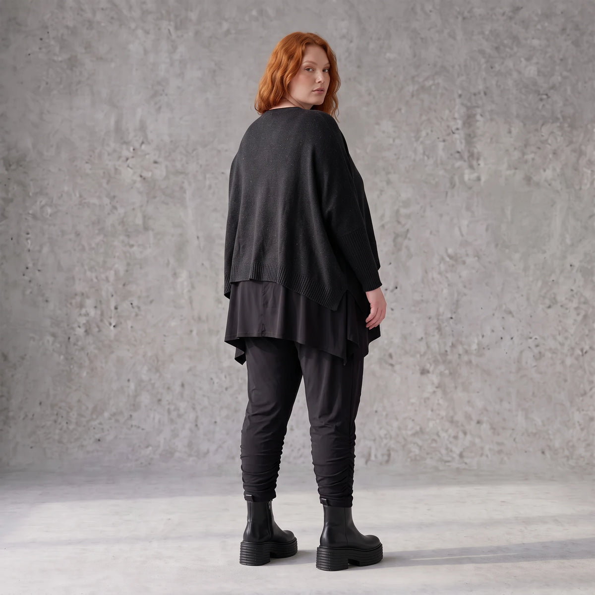 Kuscheliger Strickpullover mit V-Ausschnitt aus Baumwolle mit Stretch in kastiger Form