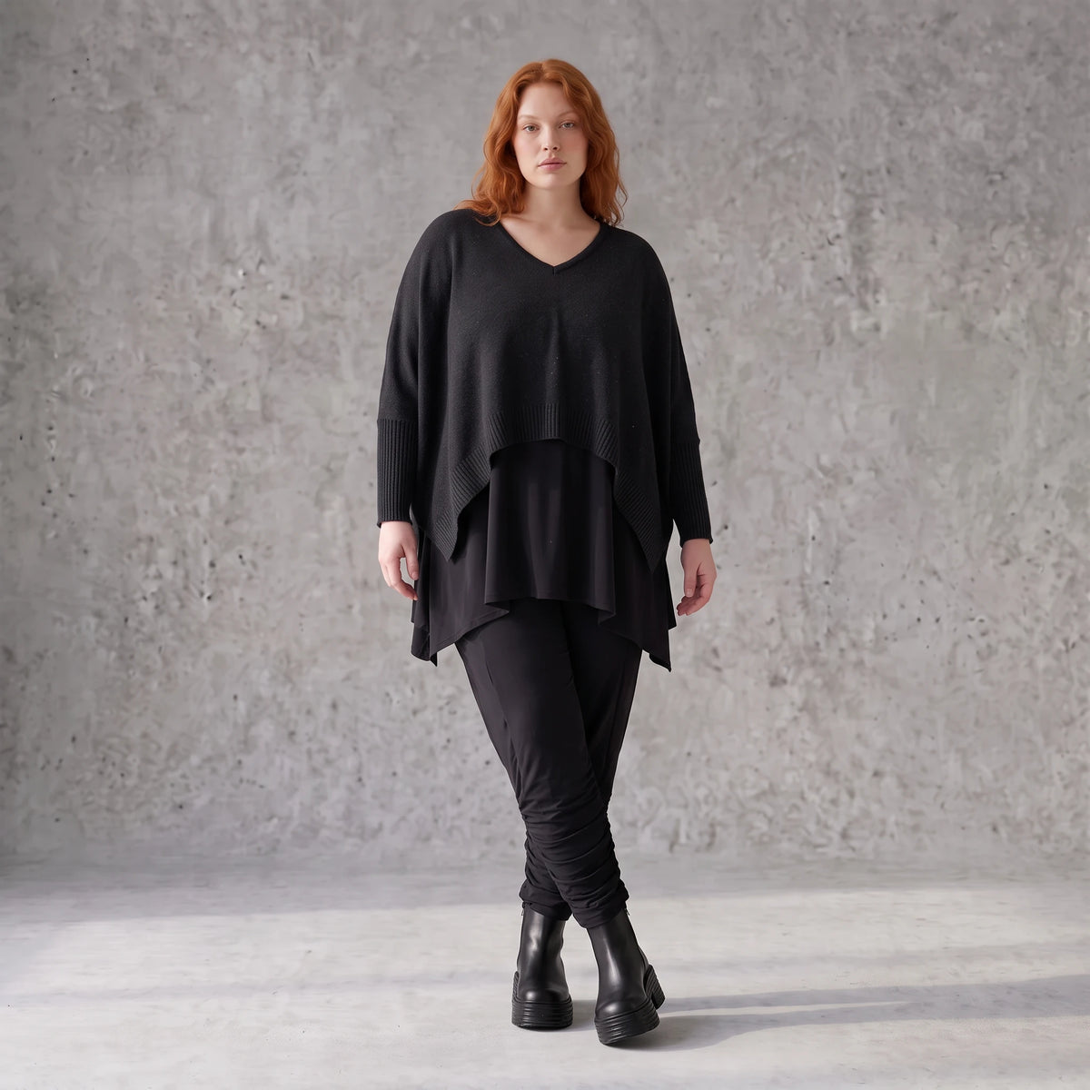 Kuscheliger Strickpullover mit V-Ausschnitt aus Baumwolle mit Stretch in kastiger Form