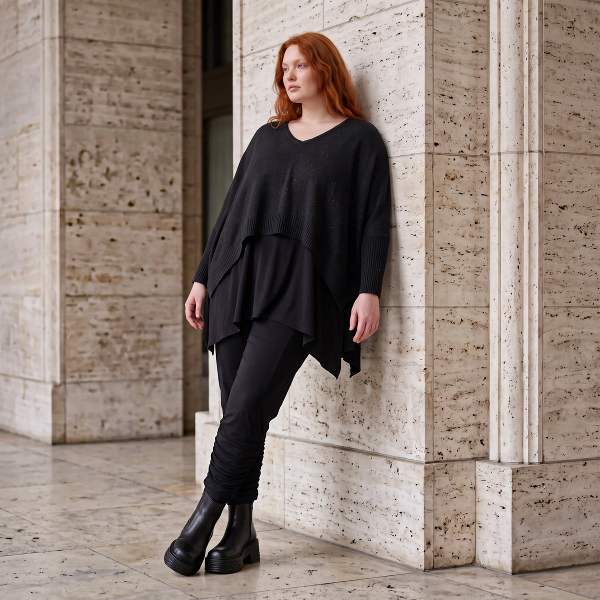 Kuscheliger Strickpullover mit V-Ausschnitt aus Baumwolle mit Stretch in kastiger Form