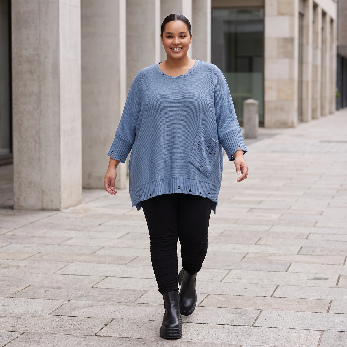 Strickpullover in Jeansblau mit Destroyed Optik A-Linie Rundhalsausschnitt Taschen Langarm