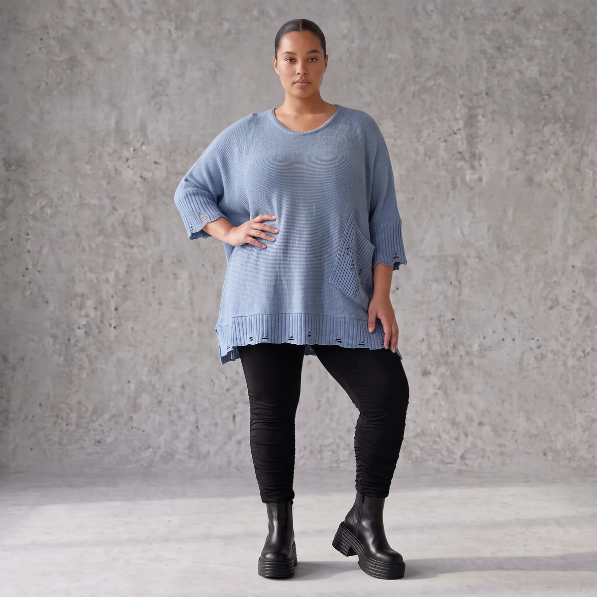 Strickpullover in Jeansblau mit Destroyed Optik A-Linie Rundhalsausschnitt Taschen Langarm