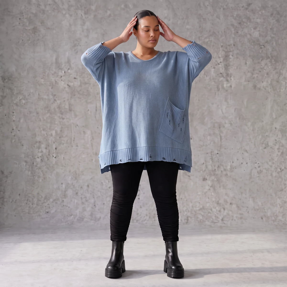 Strickpullover in Jeansblau mit Destroyed Optik A-Linie Rundhalsausschnitt Taschen Langarm