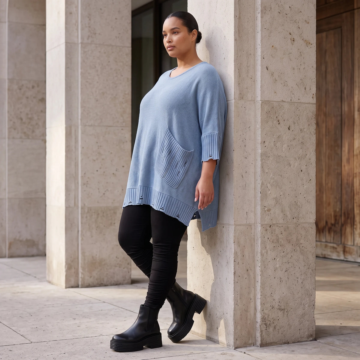 Strickpullover in Jeansblau mit Destroyed Optik A-Linie Rundhalsausschnitt Taschen Langarm