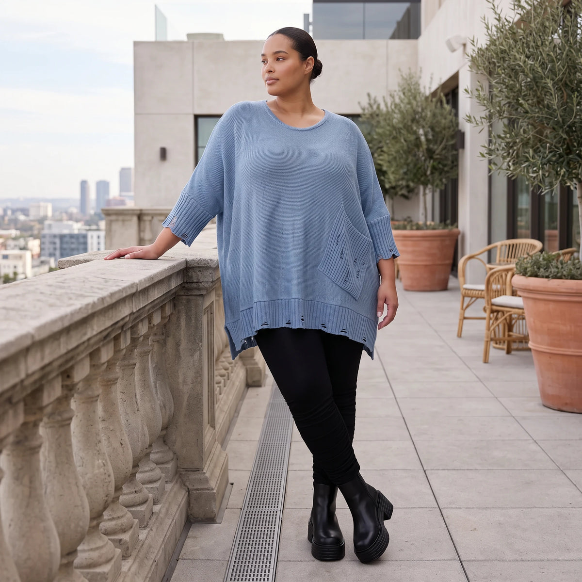 Strickpullover in Jeansblau mit Destroyed Optik A-Linie Rundhalsausschnitt Taschen Langarm