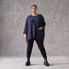 Strickshirt in A-Linie mit Rundhalsausschnitt Destroyedoptik und aufgesetzten Taschen