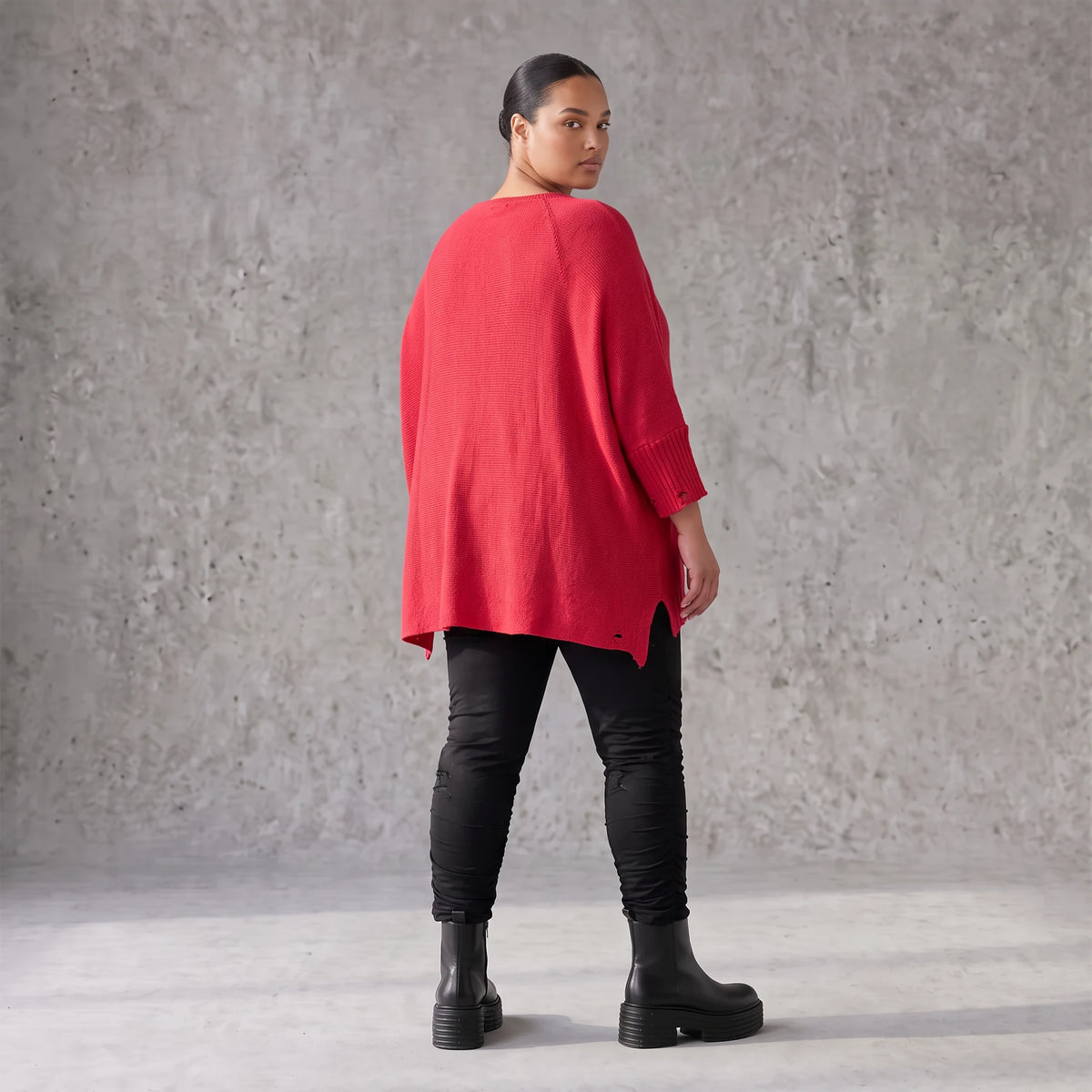Warmes rotes Strickshirt in A-Linie aus weicher dehnbarer Stretchware mit Destroyedoptik