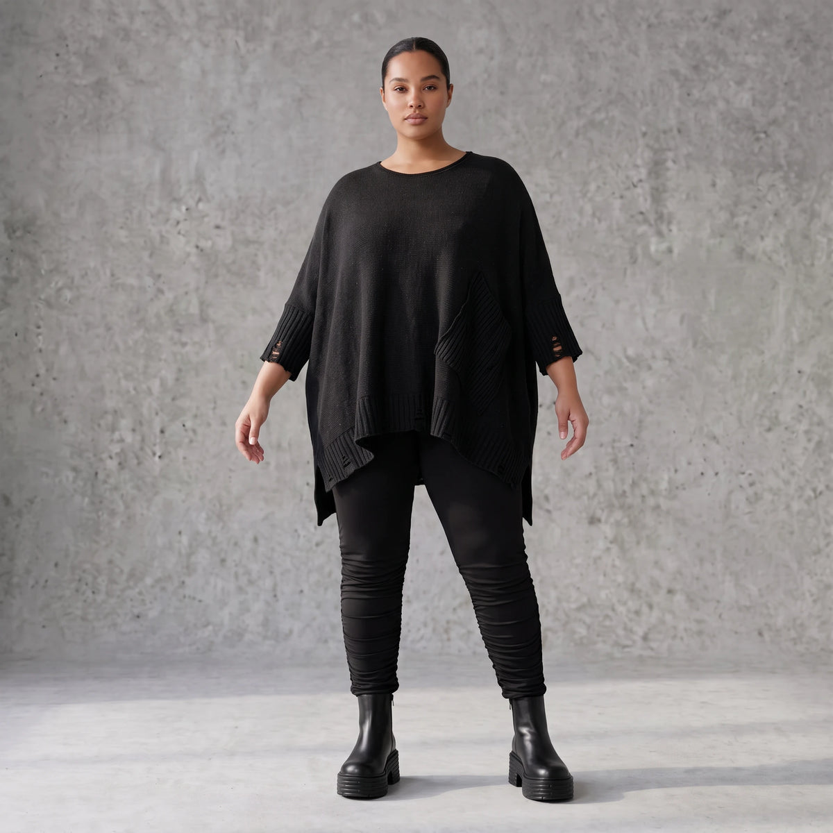 Warmes schwarzes Strickshirt in A-Linie mit Stretch und Destroyedoptik für Winterlooks