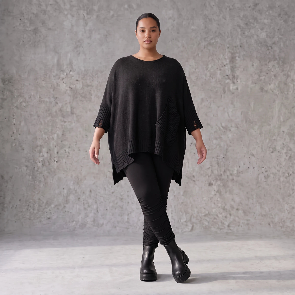 Warmes schwarzes Strickshirt in A-Linie mit Stretch und Destroyedoptik für Winterlooks