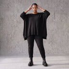 Warmes schwarzes Strickshirt in A-Linie mit Stretch und Destroyedoptik für Winterlooks