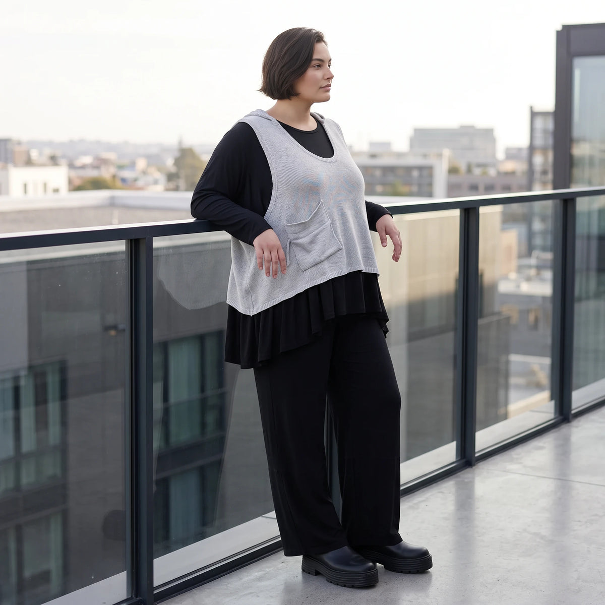 Ärmelloser Stricküberwurf in A-Linie mit Kapuze Tunnelzug Tasche und Baumwollstretch