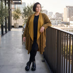 Cardigan in Camel aus feinem French Terry mit Stehkragen in geradem Schnitt aus Italien