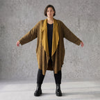 Cardigan in Camel aus feinem French Terry mit Stehkragen in geradem Schnitt aus Italien