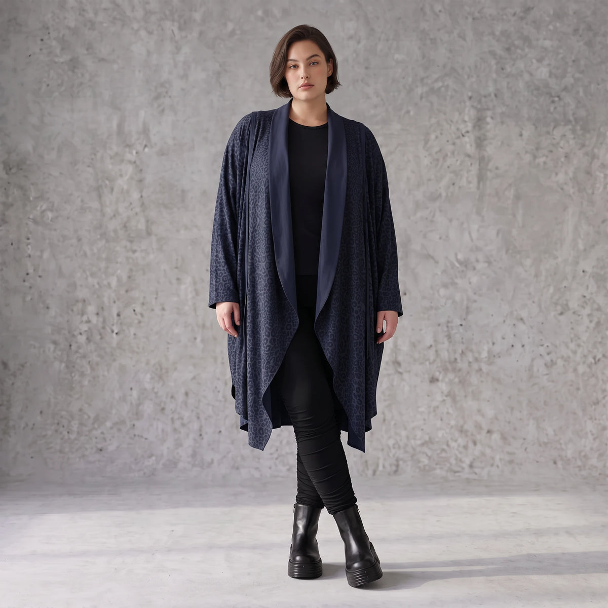 Cardigan aus weichem French Terry mit Stehkragen geradem Schnitt und Seitennahttaschen