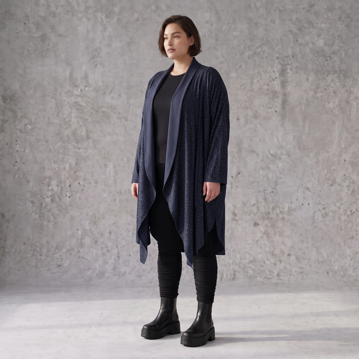 Cardigan aus weichem French Terry mit Stehkragen geradem Schnitt und Seitennahttaschen