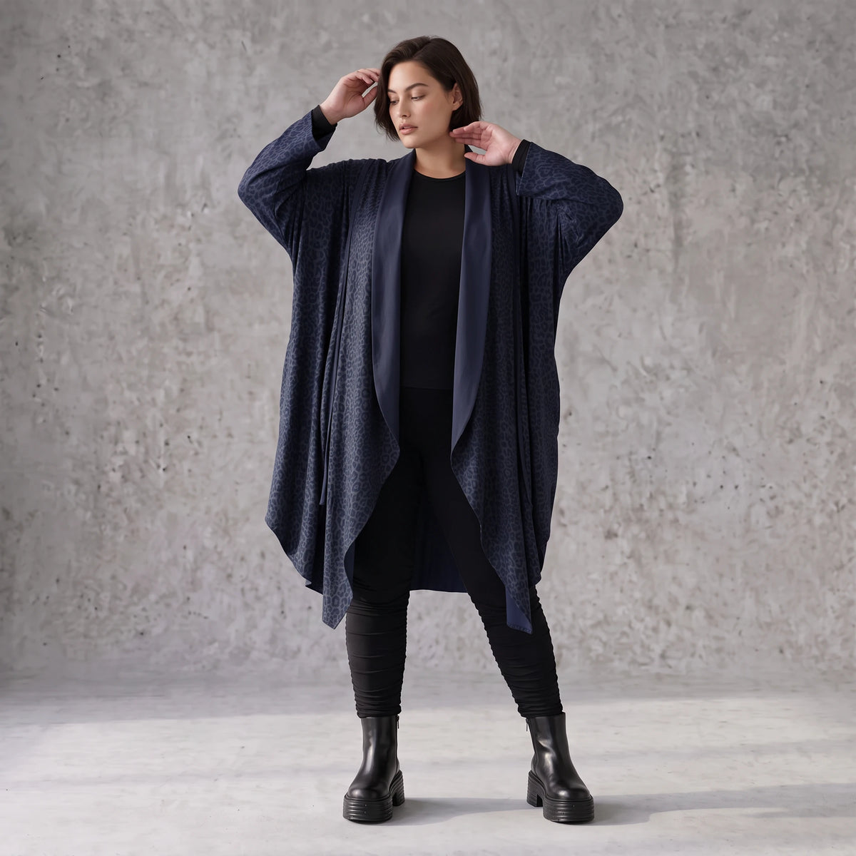 Cardigan aus weichem French Terry mit Stehkragen geradem Schnitt und Seitennahttaschen