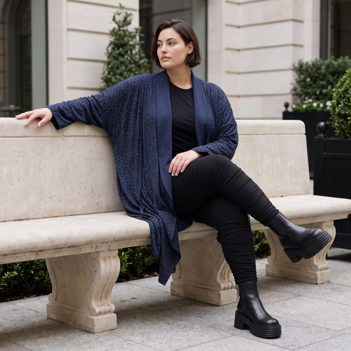 Cardigan aus weichem French Terry mit Stehkragen geradem Schnitt und Seitennahttaschen