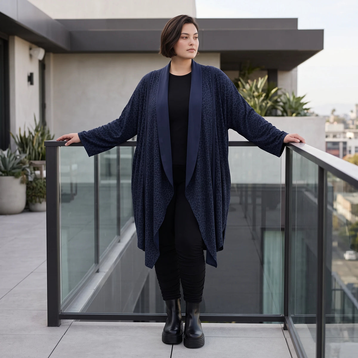 Cardigan aus weichem French Terry mit Stehkragen geradem Schnitt und Seitennahttaschen