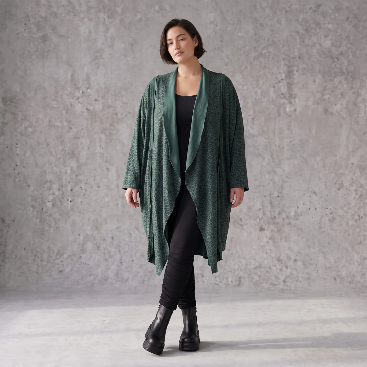 Cardigan aus French Terry mit Stehkragen Seitentaschen und Faltennaht in weicher Optik