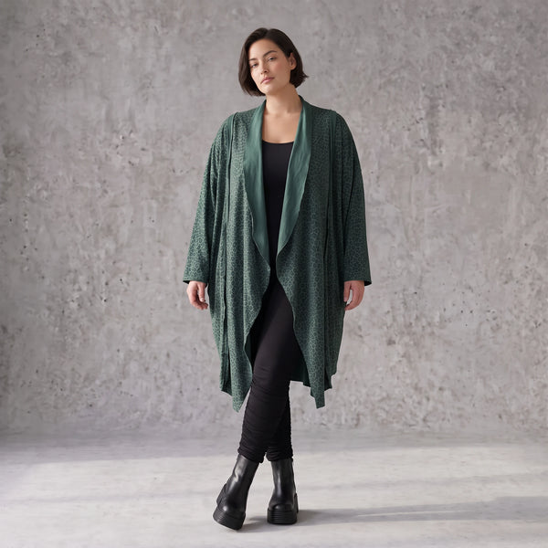 Cardigan aus French Terry mit Stehkragen Seitentaschen und Faltennaht in weicher Optik