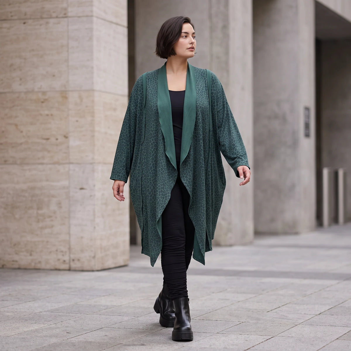Cardigan aus French Terry mit Stehkragen Seitentaschen und Faltennaht in weicher Optik