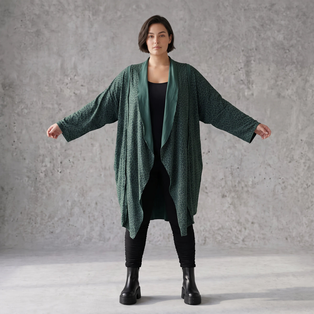 Cardigan aus French Terry mit Stehkragen Seitentaschen und Faltennaht in weicher Optik