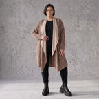 Langer Cardigan in Braun/Beige/Schwarz aus French Terry mit Stehkragen und Faltennaht