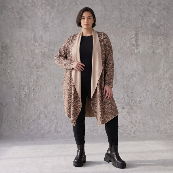 Langer Cardigan in Braun/Beige/Schwarz aus French Terry mit Stehkragen und Faltennaht