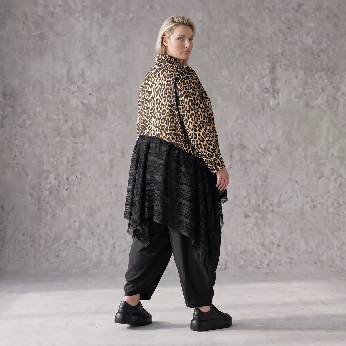 Elegante A-Linie Winterjacke in Beige/Schwarz aus Satinmaterialmix mit Netzdetails