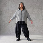 Vokuhila Jacke aus Bengaline und Memorytaft mit 3/4-Arm Kapuze und Seitennahttaschen