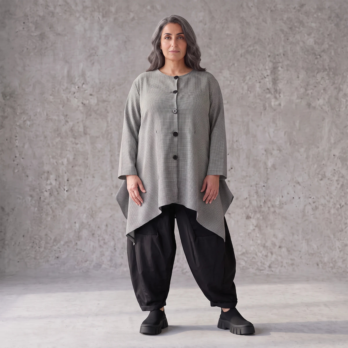 Bengalinebluse in Schwarz/Weiß A-Linie mit Rundhalsausschnitt Taschen und Zipfelsaum