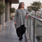Bengalinebluse in Schwarz/Weiß A-Linie mit Rundhalsausschnitt Taschen und Zipfelsaum