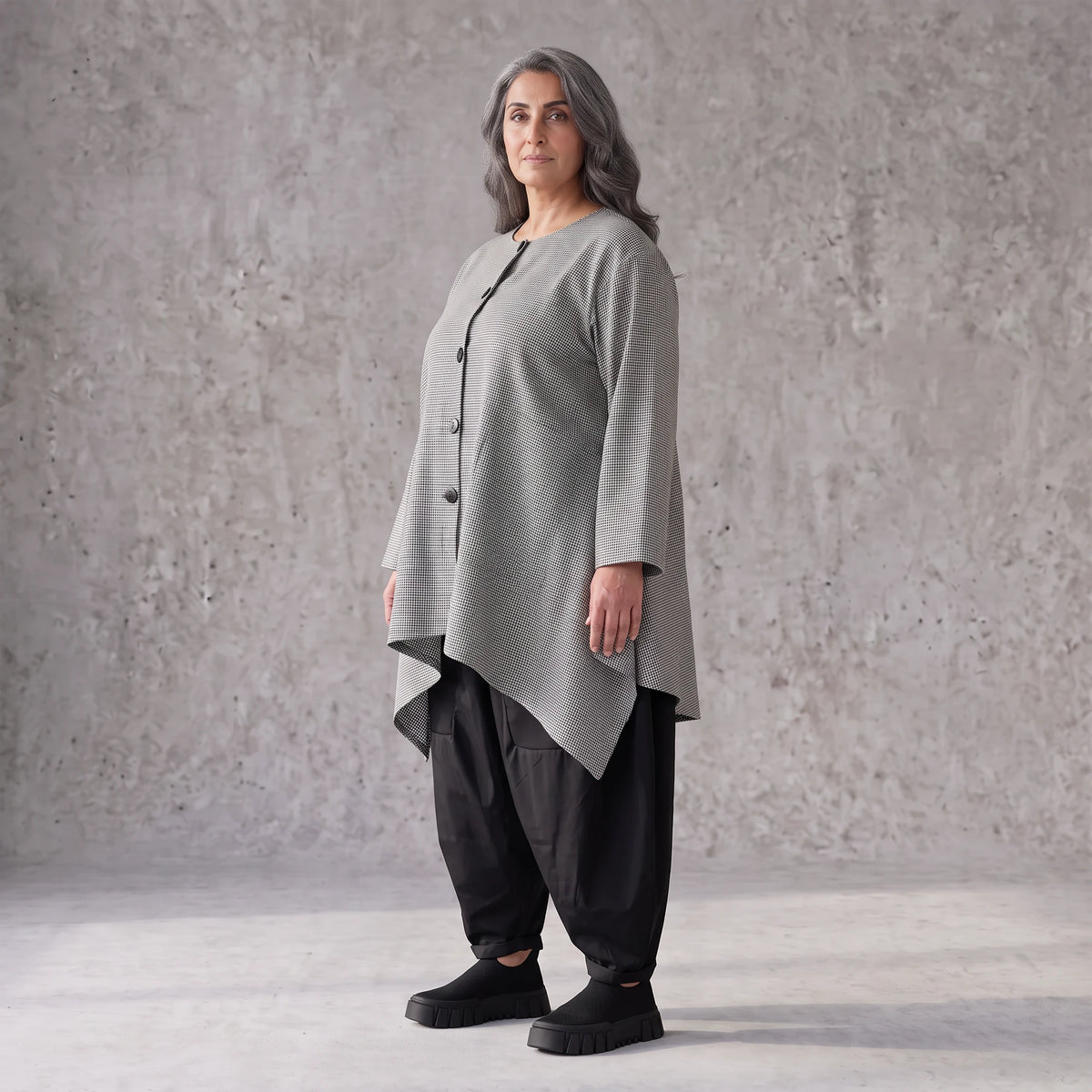 Bengalinebluse in Schwarz/Weiß A-Linie mit Rundhalsausschnitt Taschen und Zipfelsaum