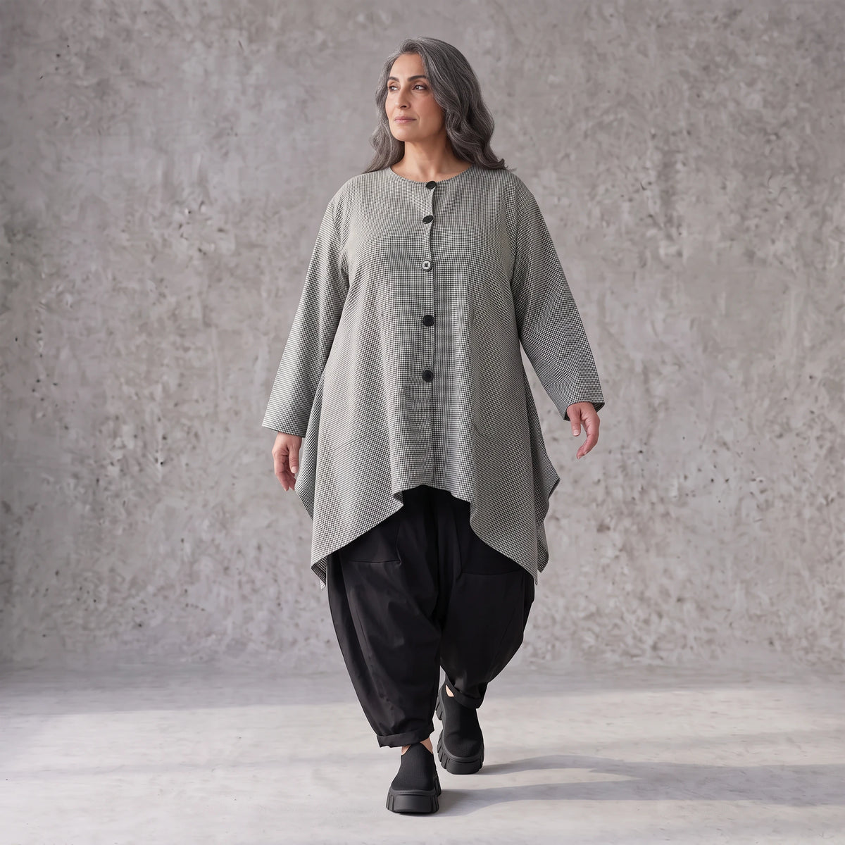 Bengalinebluse in Schwarz/Weiß A-Linie mit Rundhalsausschnitt Taschen und Zipfelsaum