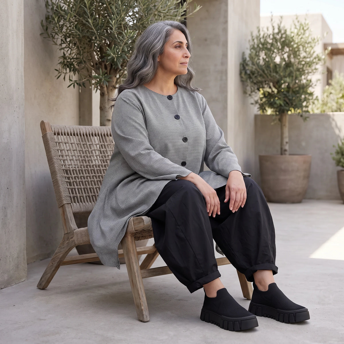 Bengalinebluse in Schwarz/Weiß A-Linie mit Rundhalsausschnitt Taschen und Zipfelsaum