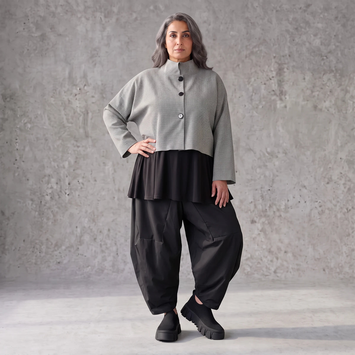 Kastige Bengalinejacke in Schwarz/Weiß mit Stehkragen und Stretch im Colorblock Look