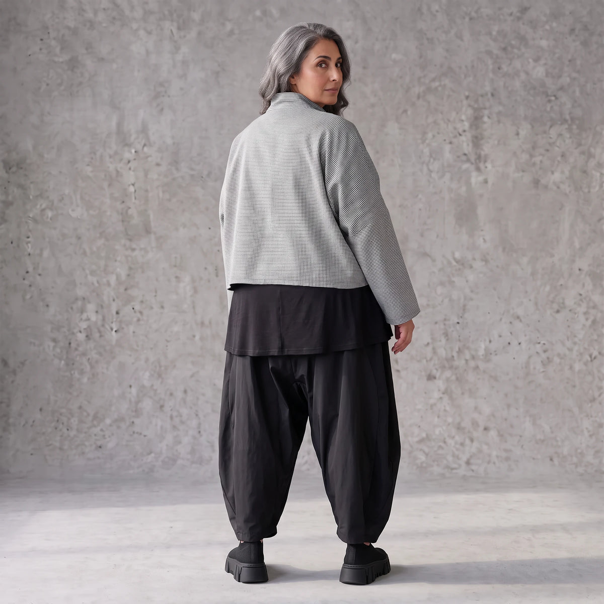 Kastige Bengalinejacke in Schwarz/Weiß mit Stehkragen und Stretch im Colorblock Look