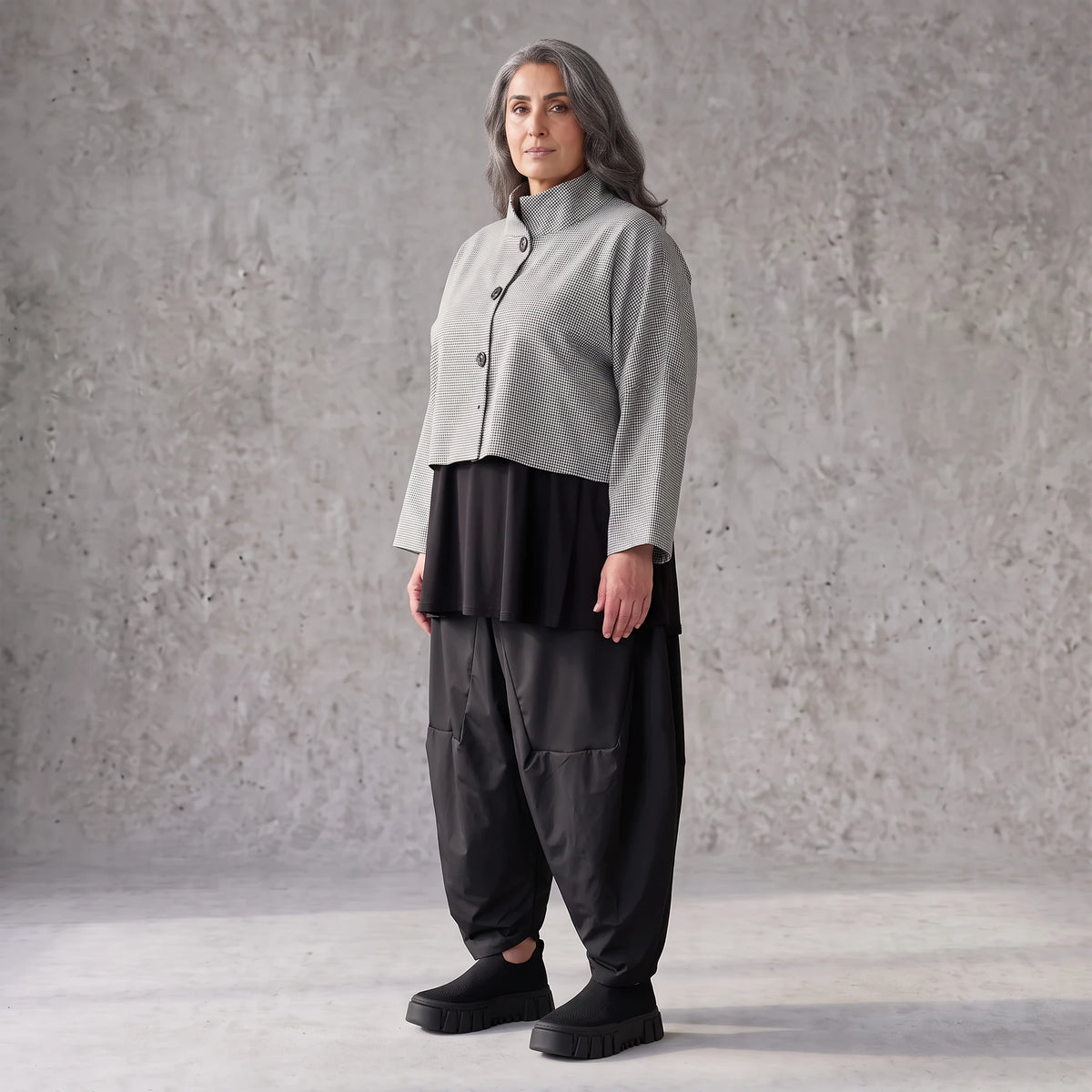 Kastige Bengalinejacke in Schwarz/Weiß mit Stehkragen und Stretch im Colorblock Look