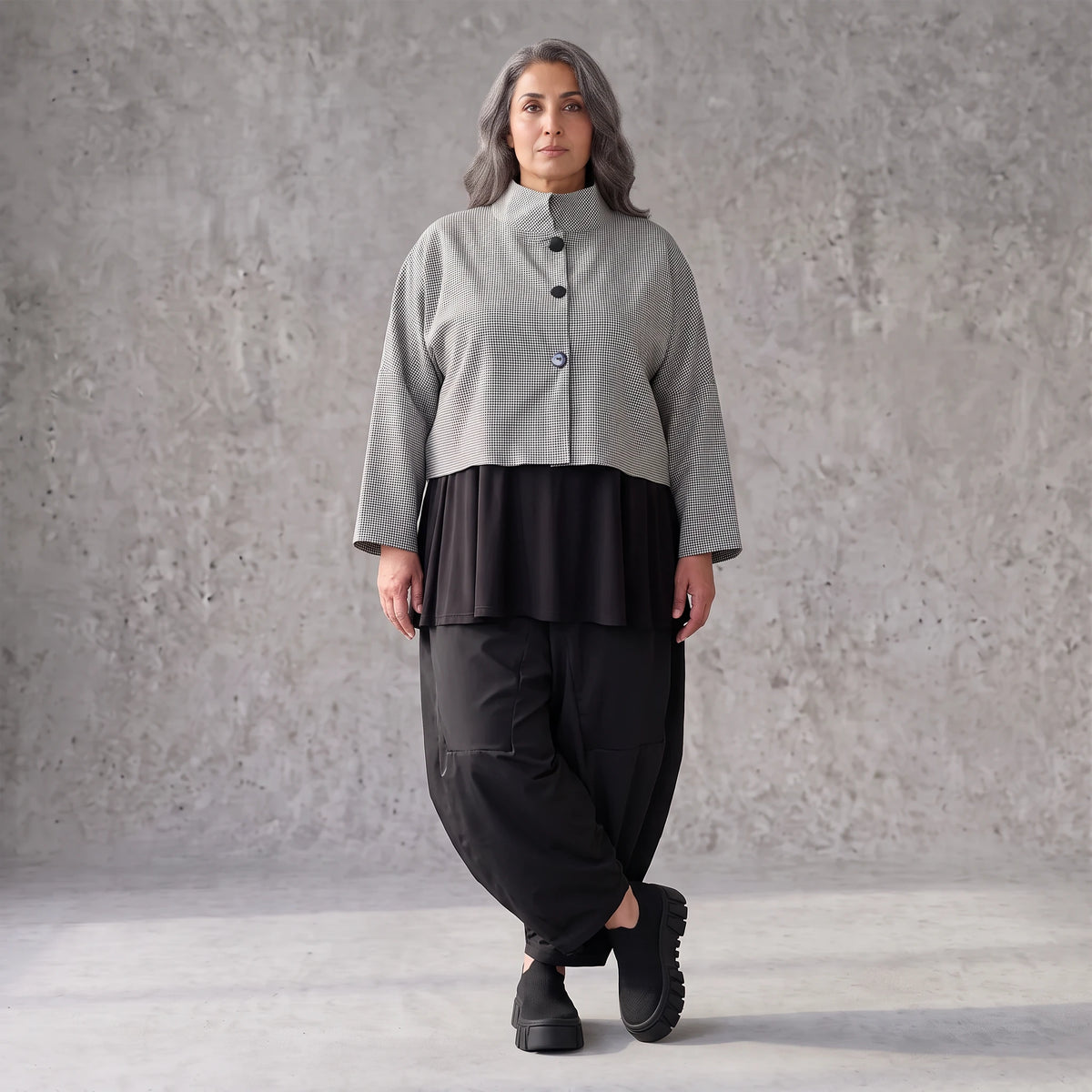 Kastige Bengalinejacke in Schwarz/Weiß mit Stehkragen und Stretch im Colorblock Look