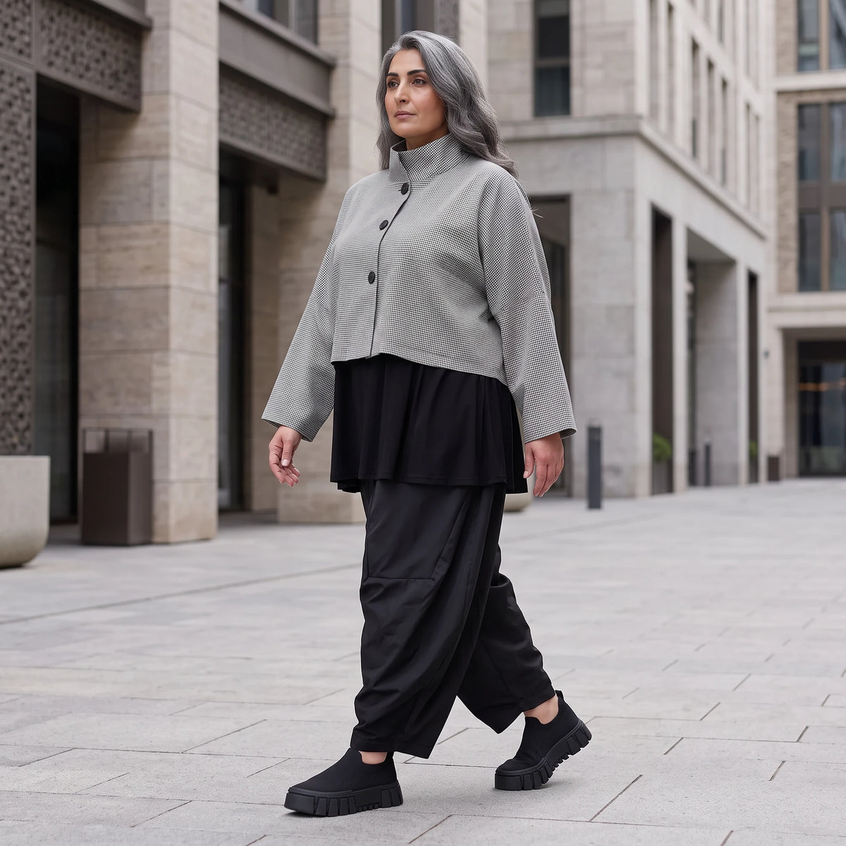 Kastige Bengalinejacke in Schwarz/Weiß mit Stehkragen und Stretch im Colorblock Look