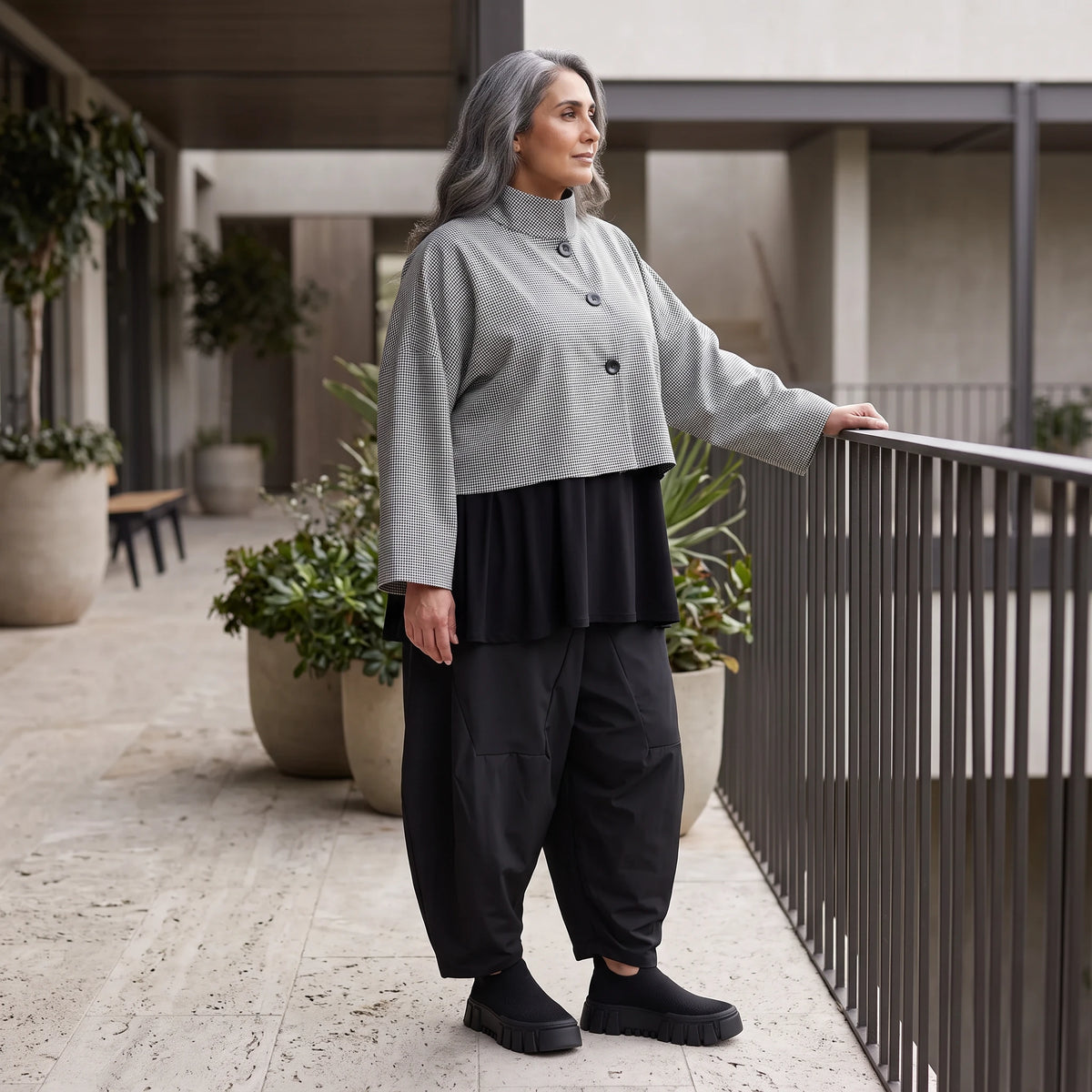 Kastige Bengalinejacke in Schwarz/Weiß mit Stehkragen und Stretch im Colorblock Look